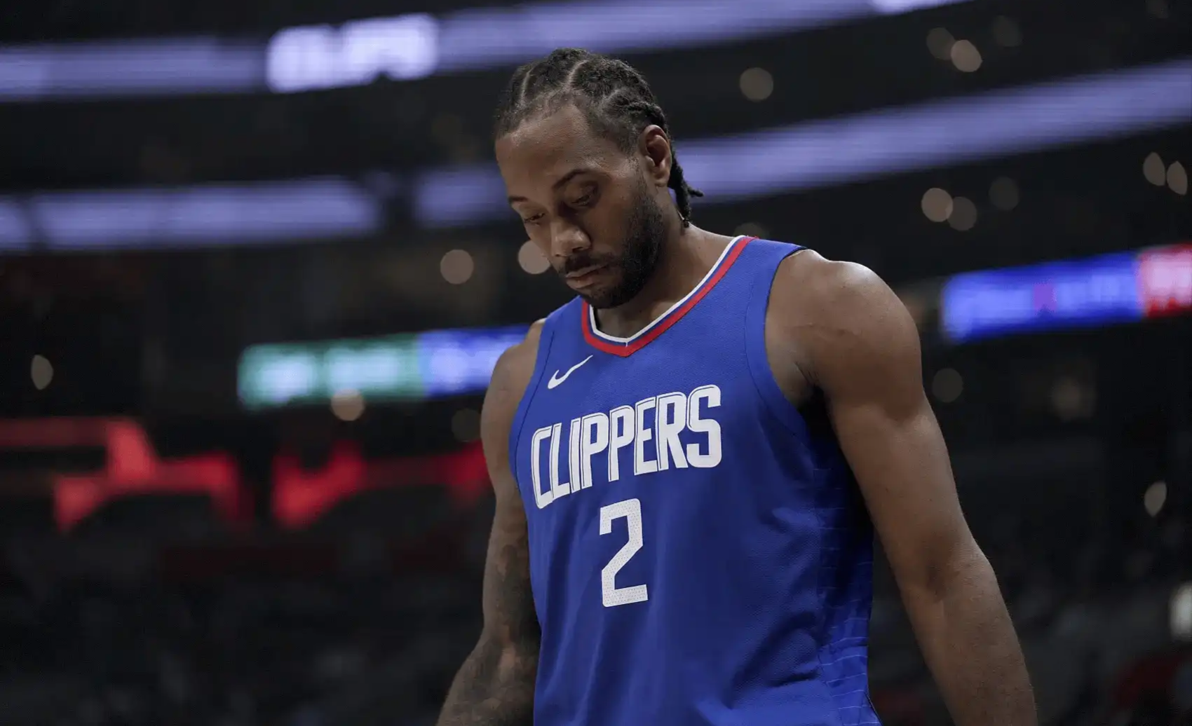 爱游戏体育-骑士鏖战天津队，伦纳德惊艳四座