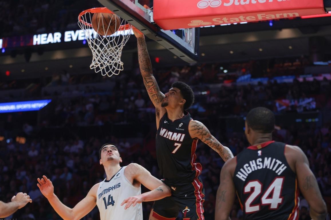 爱游戏官方入口-勇士碾压热火，莫兰特带队取胜