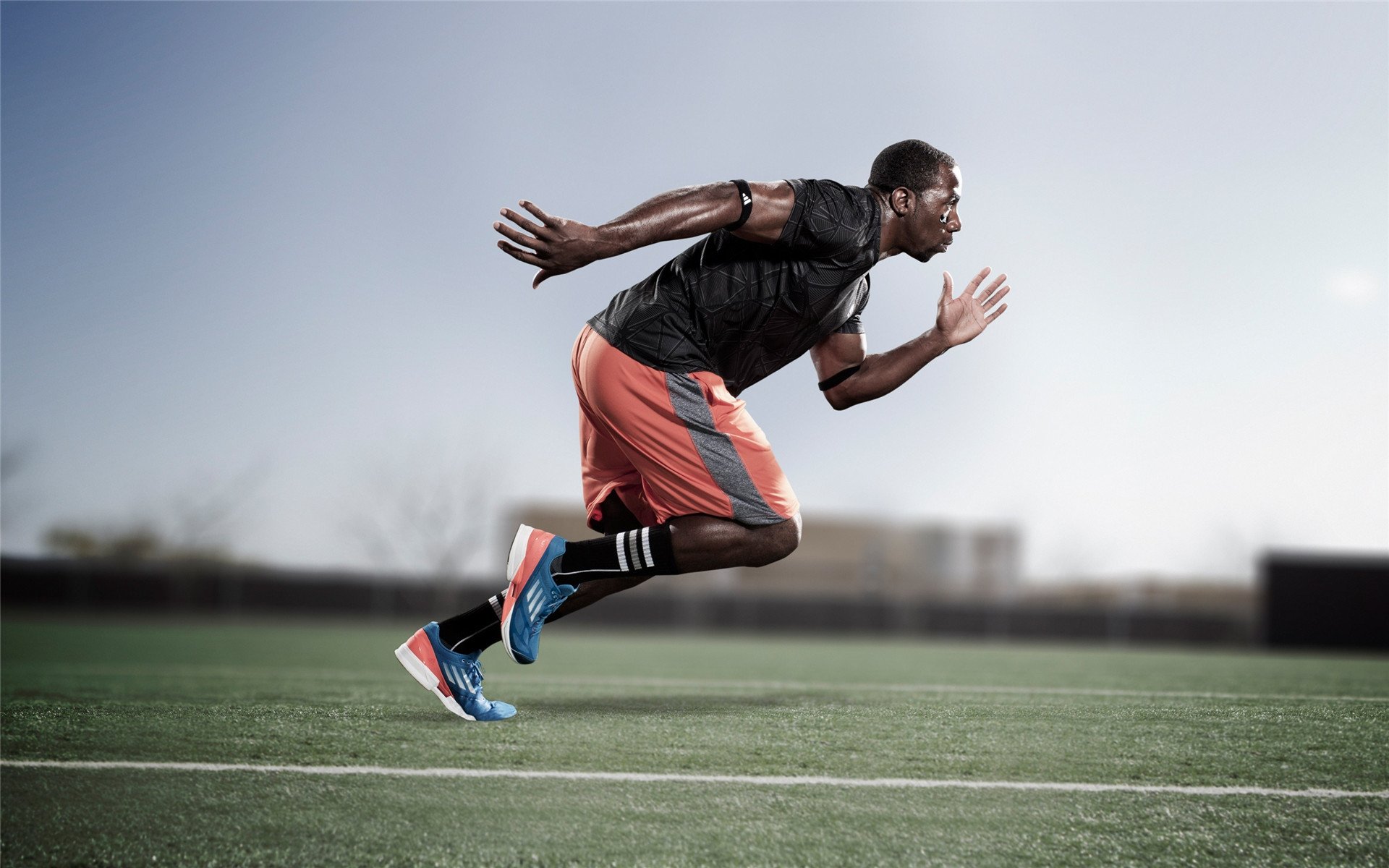 爱游戏官方-莱万，暗夜里的唯一坐标—欧冠半决赛的胜负手启示录